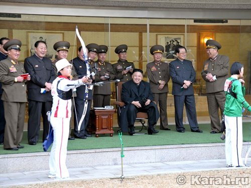 Ким Чен Ын распорядился наладить в стране производство самых лучших луков и стрел